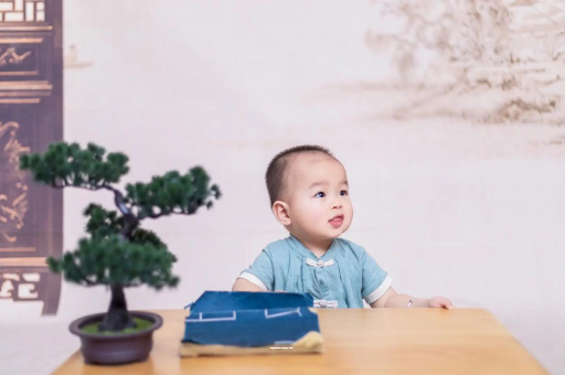 东营怀孕肚子中间凹两边凸