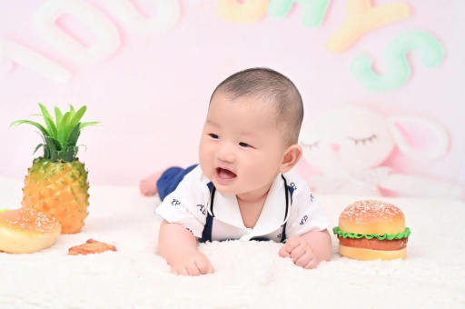 东营宝宝在妈妈肚子里